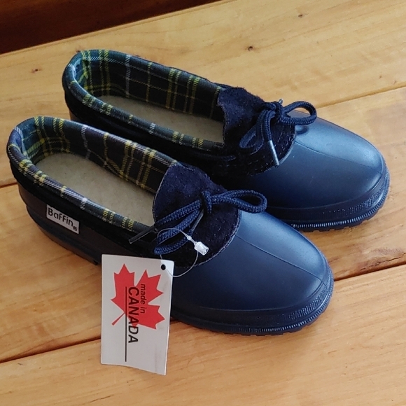 Baffin Other - 🇨🇦NWT Boys Baffin Navy Waterproof Duck Shoe Youth Size 1